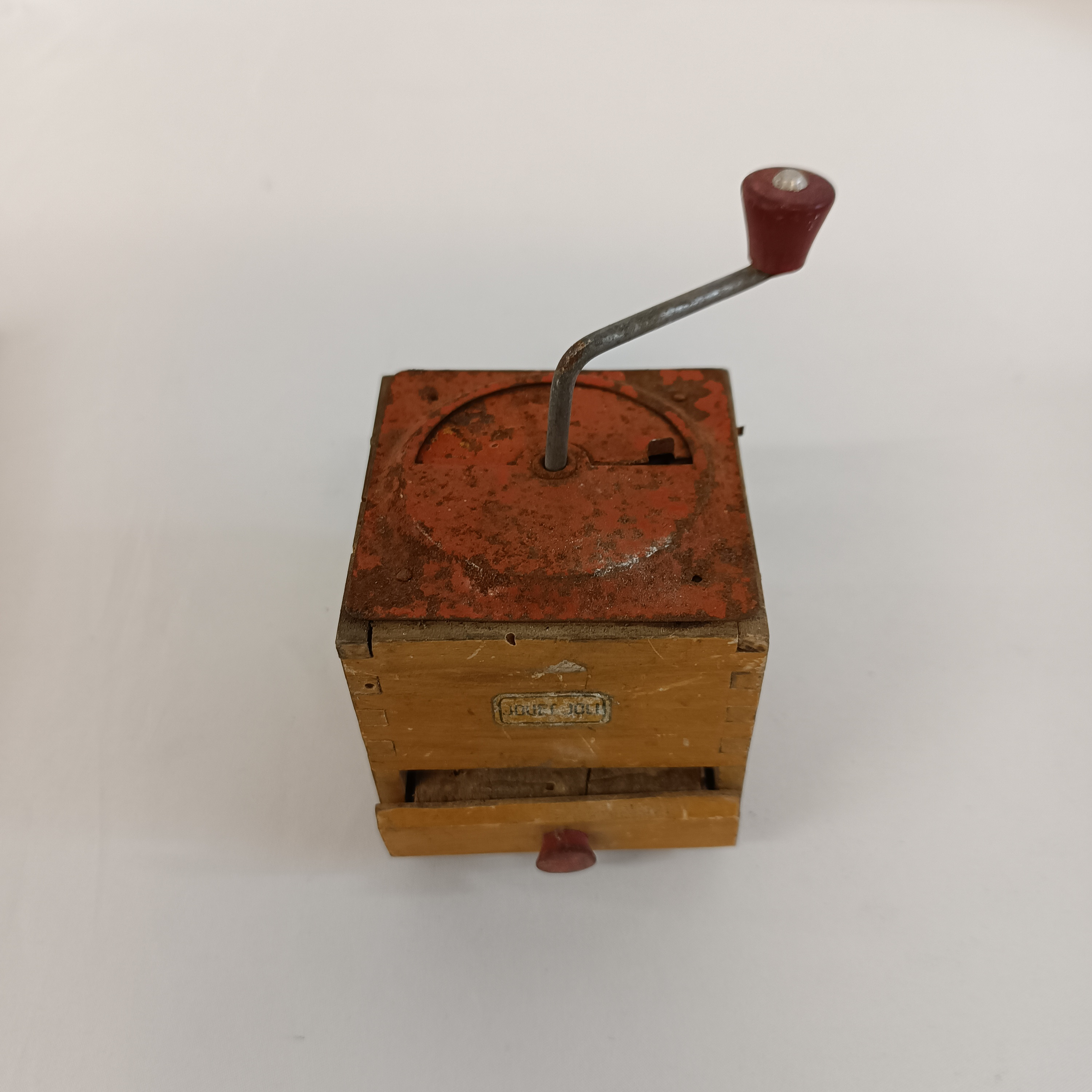 Acheter Jouet ancien collection moulin café État correct - 20,00 € Jouet ancien collection moulin café État correct - reconditionné disponible sur Label Emmaüs